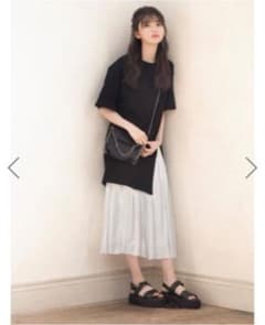 齋藤飛鳥2点セットアップ フロントスリットＴシャツｘスカートセットのサムネイル