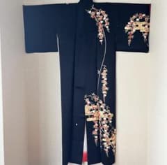 最終価格！訪問着　黒地　珍しい　株　駒刺刺繍　作家もの　金箔　全身に続く模様のサムネイル