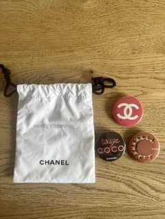 CHANEL シャネル ノベルティ 缶バッジ 3点セット 巾着付き - メルカリ