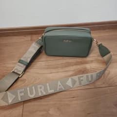 a*!様 FURLA 本革 グリーン ショルダーバッグのサムネイル
