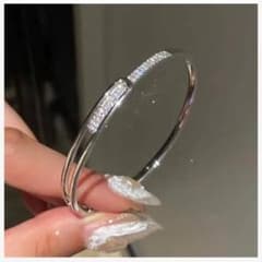 新品 女性 シルバーブレスレット czダイヤモンド バングルのサムネイル