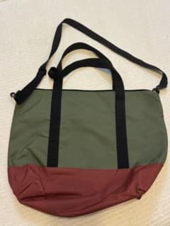 オリーブグリーンと赤のトートバッグのサムネイル