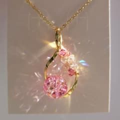 桜カラー スワロフスキー レジン ネックレス - メルカリ