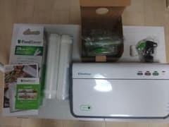 FoodSaverフードセーバーFM2110真空パック器と専用パックロールのサムネイル