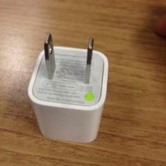 アップル純正充電器(プラグのみ)のサムネイル