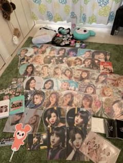 TWICE 公式グッズ 引退のサムネイル