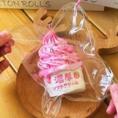 水感スクイーズ 濃厚ソフトクリーム イチゴ　squishy 水系スクイーズのサムネイル