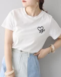 NICE CLAUP ハート刺繍 半袖Tシャツのサムネイル