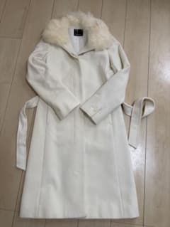 ★新品未使用★CLEAR IMPRESSION ファー付きロングコート白のサムネイル