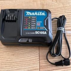 マキタ  掃除機の充電器 DC10SAのサムネイル