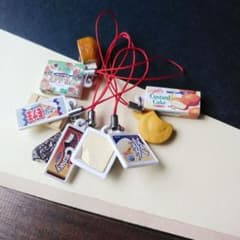 ガチャ ロッテスイーツストラップ カスタードケーキ パイの実 モナ王 ミニチュアのサムネイル