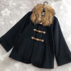 ❣️美品❣️ファー付き ポンチョ風 ダッフルコートのサムネイル