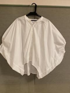 デザイン豊かなシャツのサムネイル