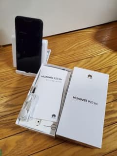 HUAWEI P20 Lite ミッドナイトブラック 32 GB SIMフリーのサムネイル