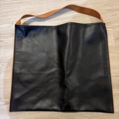 Chikashitsu+ vegan leather triangle bagのサムネイル
