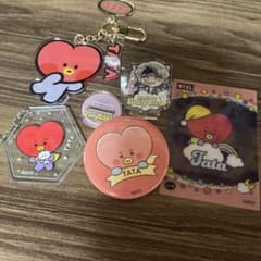 【早い者勝ち】【BT21 】TATA キーホルダー 缶バッジ セットのサムネイル