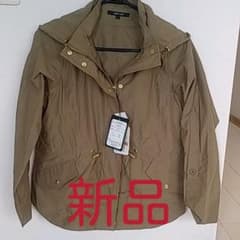 新品タグ付きマウンテンパーカーのサムネイル