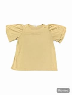 カーキ色　フリル袖 Tシャツのサムネイル