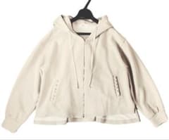 【美品】fifth パールデザイン バックフリル パーカーのサムネイル