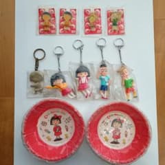 平成初期　ちびまる子ちゃん　 キーホルダー・ピンバッジ・紙皿　11点セット 平成初期 ちびまる子ちゃん キーホルダー・ピンバッジ・紙皿 11点