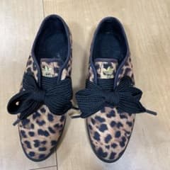 adidas ヒョウ柄スニーカー　23.5cmのサムネイル