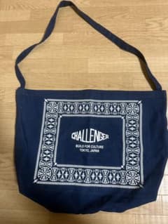CHALLENGER 刺繍入りネイビーサコッシュのサムネイル