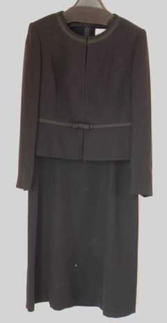 Soir Perlé ブラックワンピーススーツ11号 礼服　美品！未使用です！のサムネイル