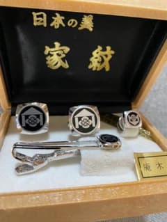 庵木瓜　いおりもっこう　家紋　ネクタイピン　カフスセットのサムネイル