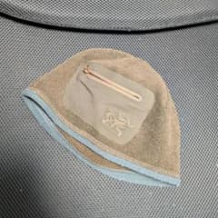 良カラー　ARC'TERYX　ビーニー　ブラウン　ニット　ジップ付きのサムネイル