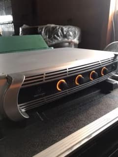 ４チャンネル　デジタルアンプ　BEHRINGER iNUKE NU4-6000のサムネイル