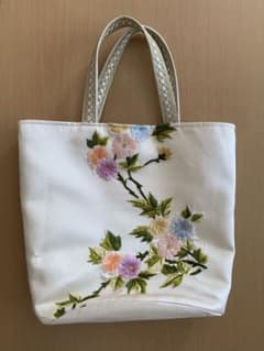 花刺繍 オフホワイト トートバッグ 内ファスナーポケット2のサムネイル