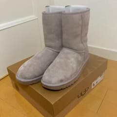 UGG アグ ムートンブーツ　クラシカル 8 ショートブーツのサムネイル