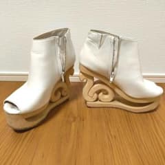 Jeffrey Campbell スケートヒールブーティ 白のサムネイル