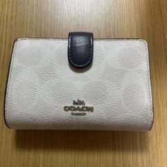 coach二つ折り財布のサムネイル