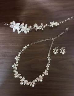 ネックレス ピアス ヘッドドレス セットのサムネイル
