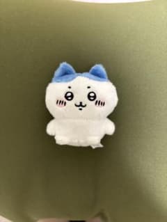 ちいかわ ちょこっとポージングぬいぐるみ（ハチワレ）のサムネイル