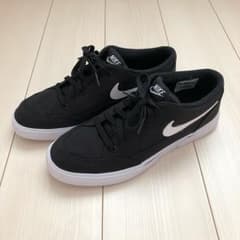 ナイキ NIKE スニーカーのサムネイル