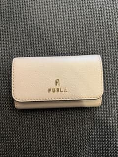 FURLA ベージュキーケース - メルカリ