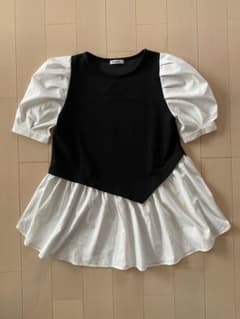 アシンメトリーフリルトップス Mサイズのサムネイル