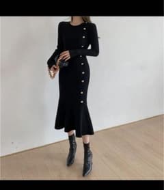 黒いボタン付きニットロングワンピースのサムネイル