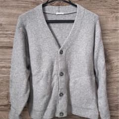 GU Vネックカーディガン グレー　Mサイズのサムネイル