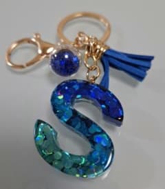 ハンドメイド レジン イニシャル キーホルダーのサムネイル