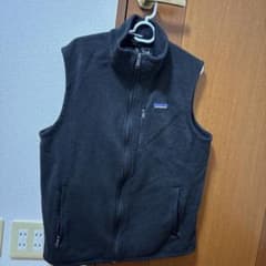 ひ*ろ様 patagonia 黒 ジップアップベスト ひ*ろ様 patagonia 黒 ジップアップベスト - メルカリ