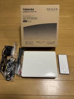 【美品】東芝　REGZA ポータブルDVDプレーヤー　SD-P710SW TOSHIBA REGZA ポータブルDVDプレーヤー SD-P710SW - メルカリ