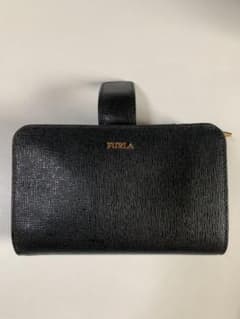 最終お値下げ！中古　FURLA二つ折り財布ブラックのサムネイル