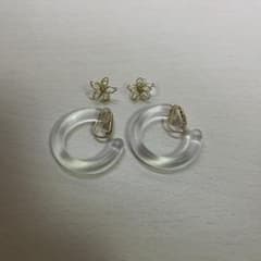クリアフープと花型ピアスセットのサムネイル