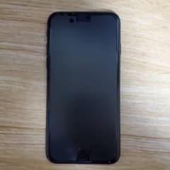 ケース付き iPhone 7 Jet Black 128 GB SIMフリーのサムネイル