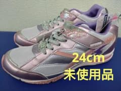 運動靴　シューズ　24cm　未使用品のサムネイル