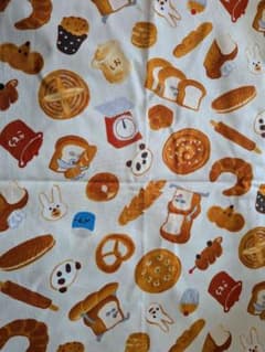 パン・お菓子柄の生地 50×112cm （パンどろぼう）のサムネイル