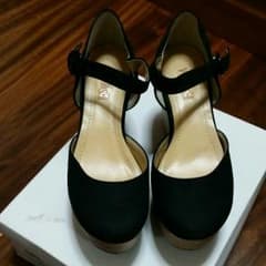 ※お取り置き中※美品☆ストラップ付厚底パンプスのサムネイル